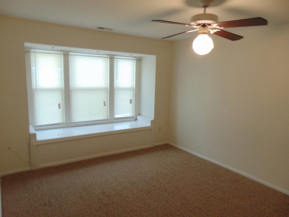 Ellicott City Home for Rent - 7852 Mayfair Circle, Ellicott City, MD 21041